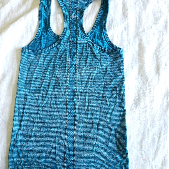 Small Women's Lululemon turquoise tank. Used. - Picture 2 of 3